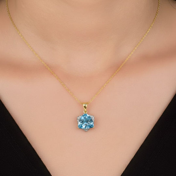 Trillion-Cut Aquamarine Pendant in Diamond Trillon Pendent