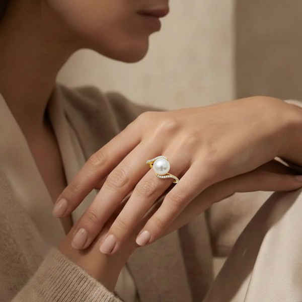 Freshwater Pearl Solitaire Ringwith Pavé Diamond Swirl