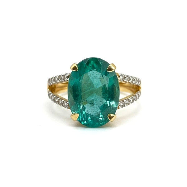 Classic Oval Emerald Halo Ring with Diamond