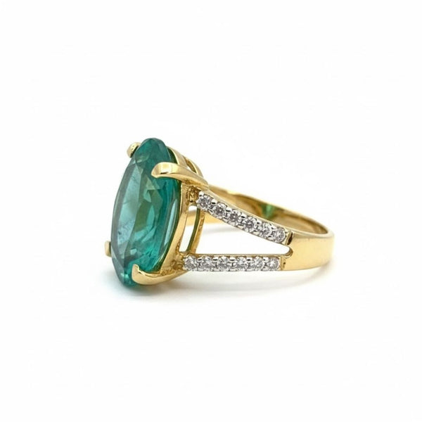 Classic Oval Emerald Halo Ring with Diamond